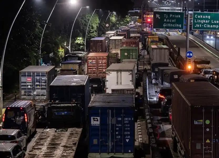 Pecat Dirut Pelindo Arif Suhartono