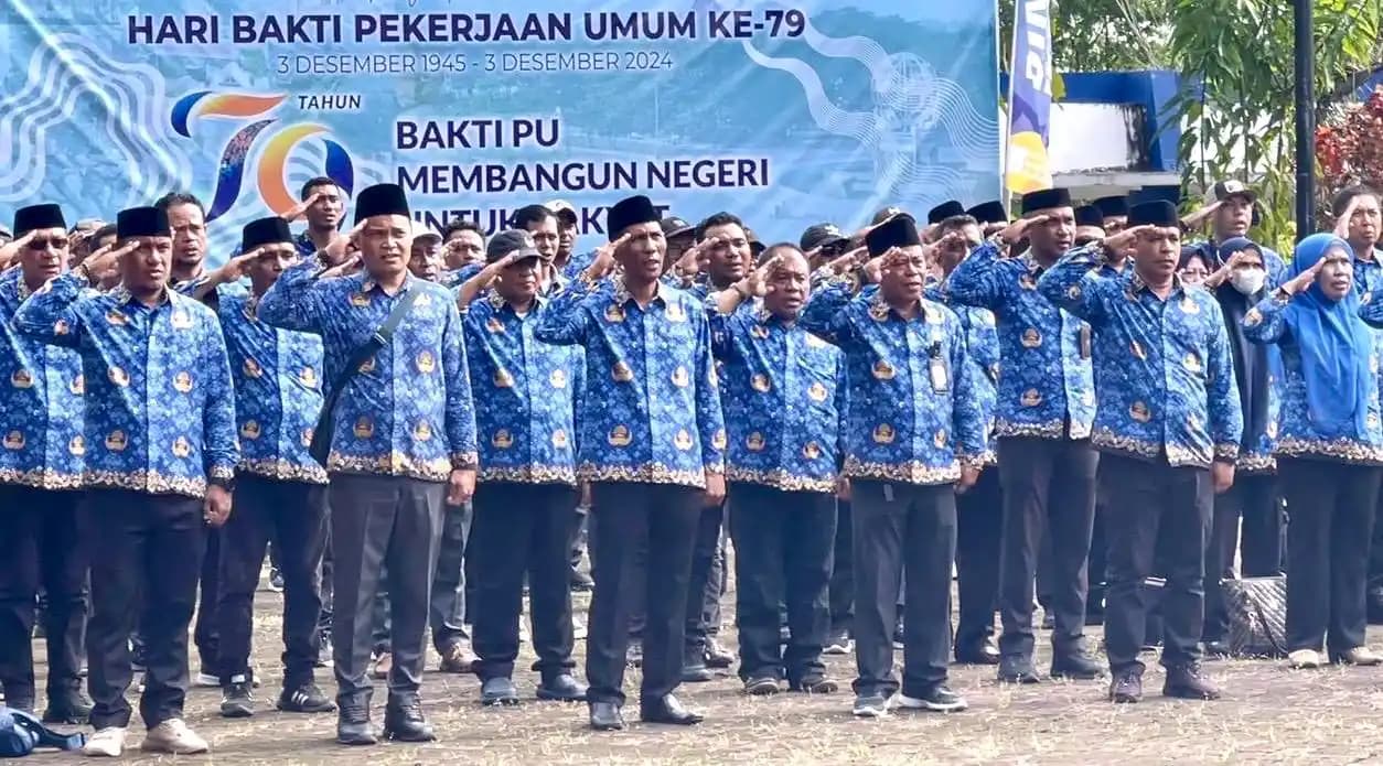 Pegawai Dinas PUPR Malut mengikuti upacara Hari Bakti PU ke-79