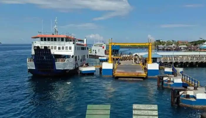 Pelabuhan Feri Bastiong Ternate
