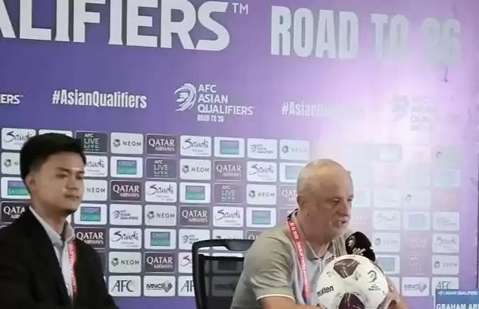 Pelatih tim nasional Australia Graham Arnold