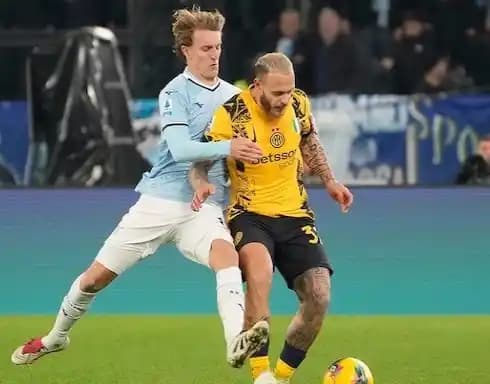Pemain Inter Milan duel bersama pemain Lazio