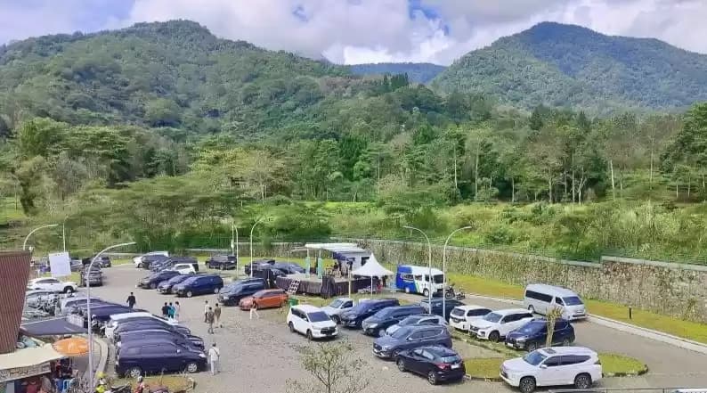 Pemandangan alam di kawasan wisata Puncak, Cisarua, Kabupaten Bogor