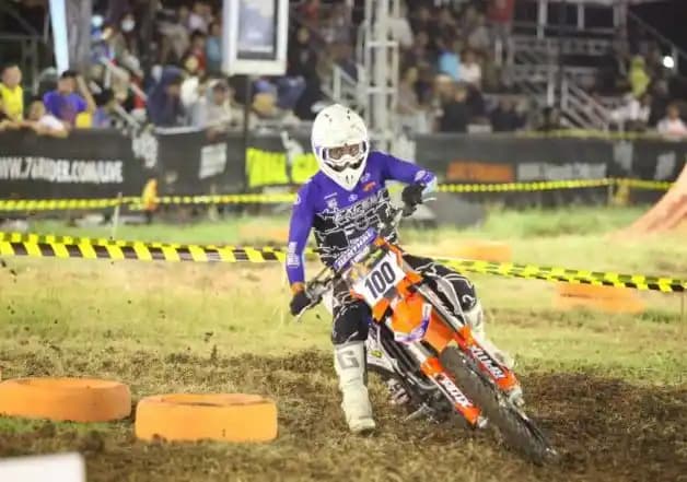 Pembalap motocross M.Excel saat tampil di kelas campuran Trial Game Dirt 2024