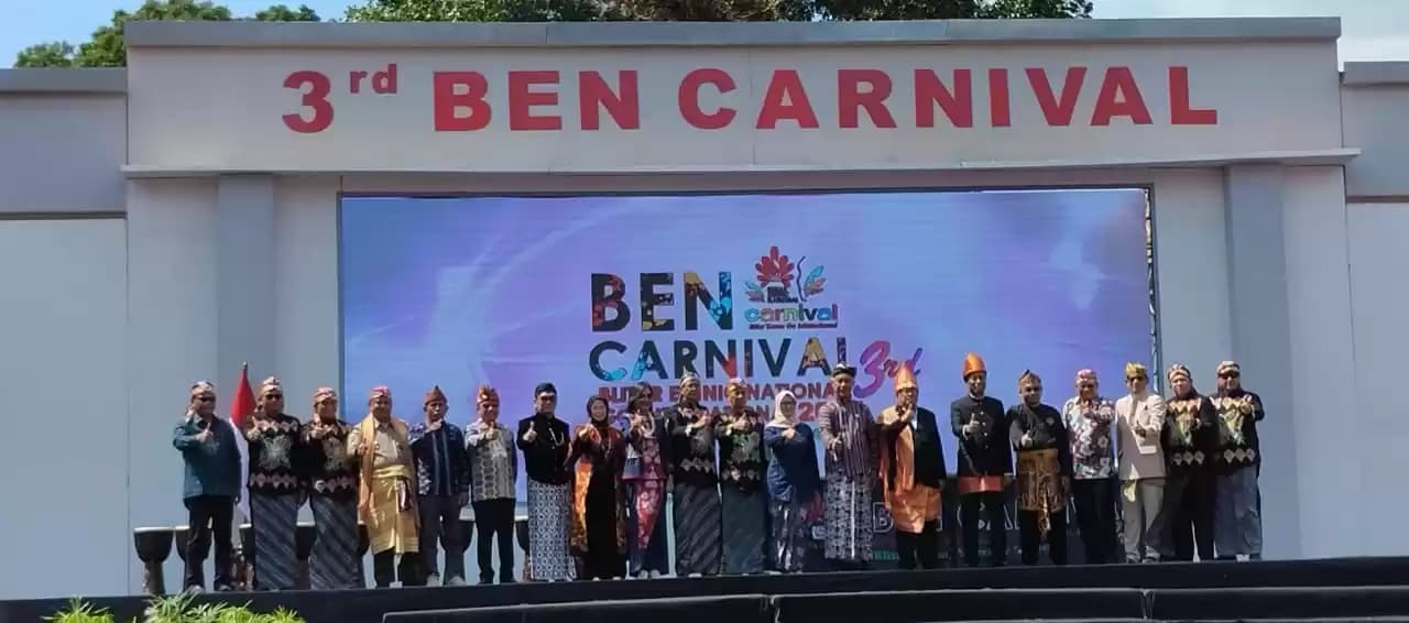Pembukaan 3rd BEN Carnival 2024 Kota Blitar oleh Wali Kota Blitar bersama Perwakilan Sekretaris Kabinat, Kemenparekraf, Duta Besar, Pemprov Jatim, Wali Kota anggota APEKSI Komwil IV dan Forkopimda Kota/Kabupaten Blitar.