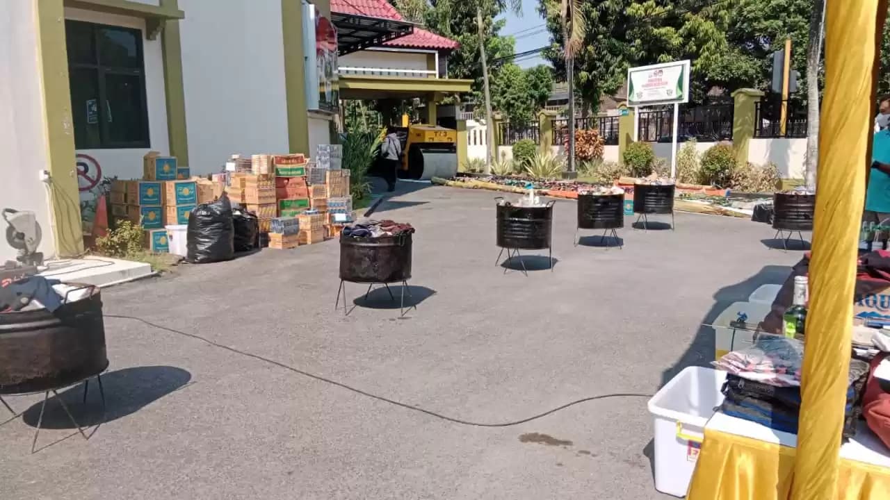 Pemusnahan Barang Bukti Oleh Kejaksaan Negeri Blitar