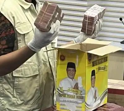 Penampakan Kardus Duit Bertuliskan Logistik Paman Birin