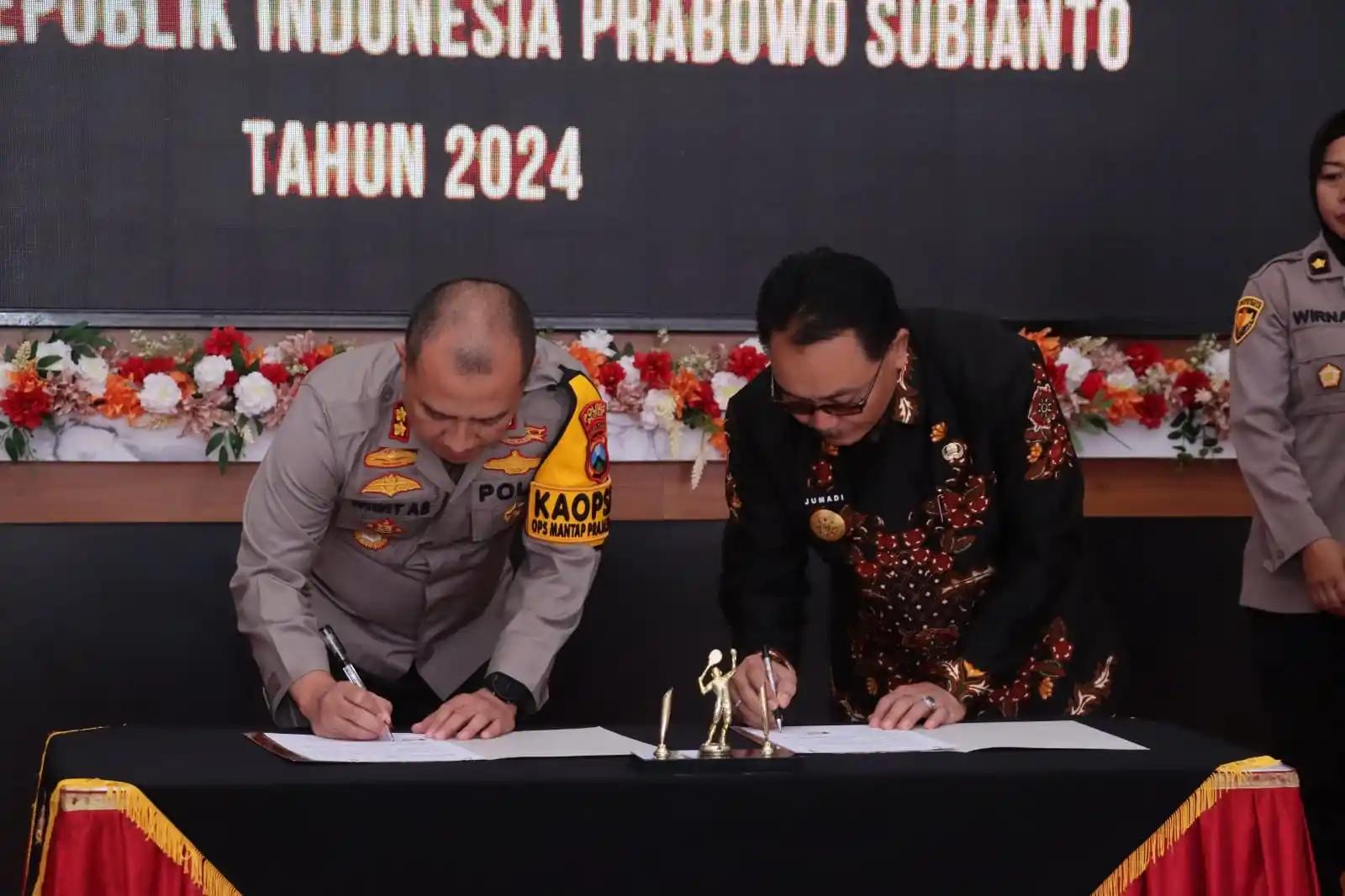 Penandatanganan MoU Kapolres Blitar bersama Pjs Bupati Blitar