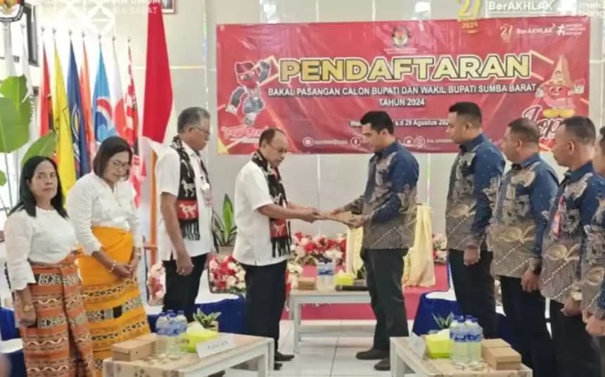 Pendaftaran salah satu calon bupati dan wakil bupati di KPU Sumba Barat