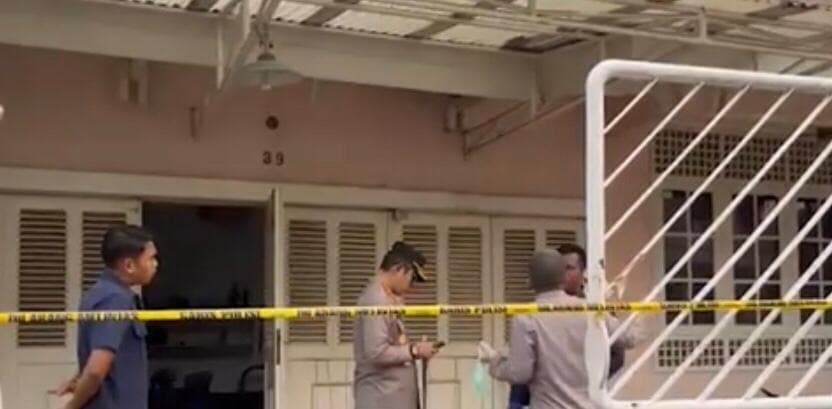 Polisi Bongkar Ruangan Terkunci di TKP Ibu-Anak Tinggal Kerangka di Depok