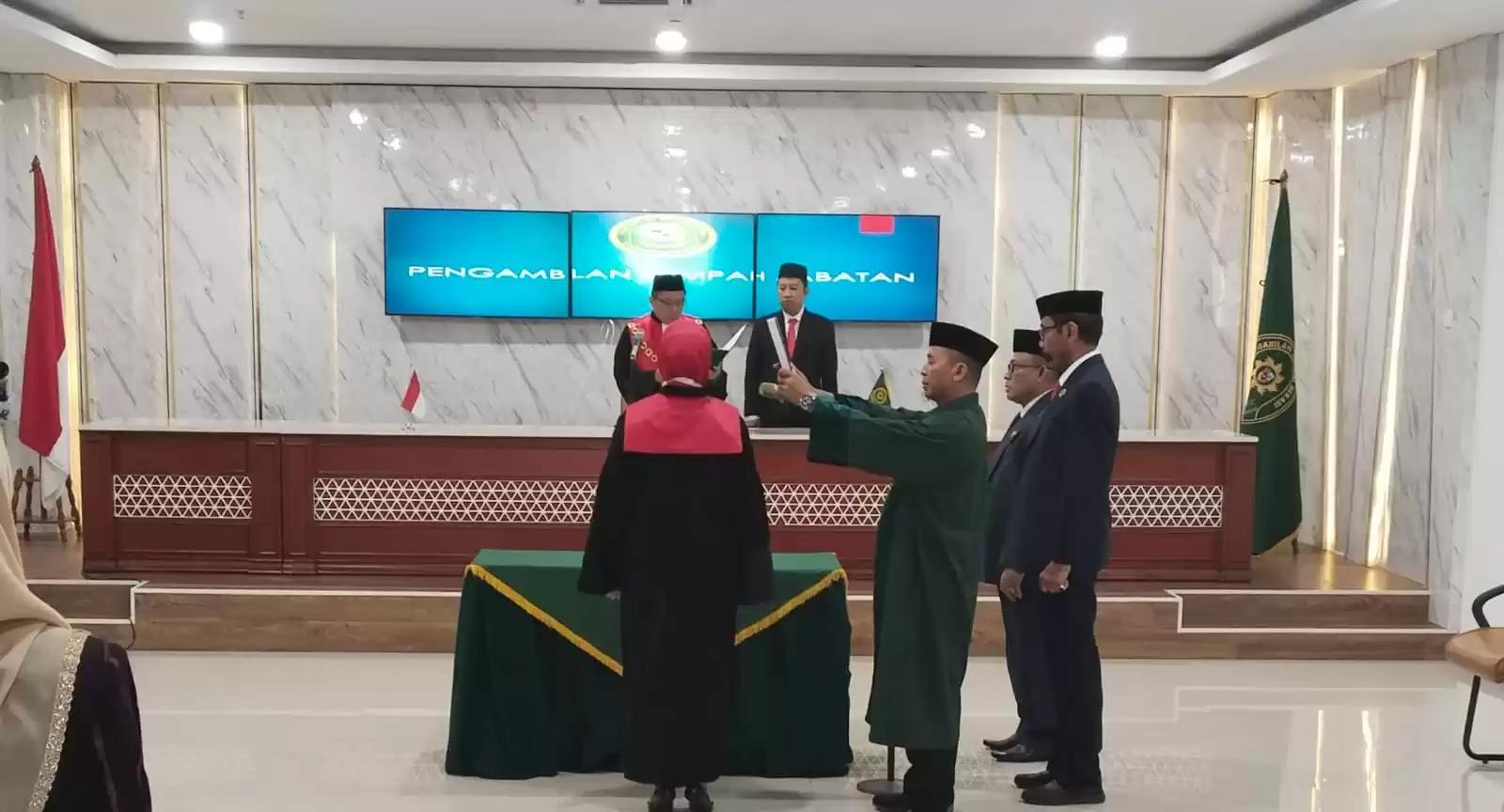 Pengambilan Sumpah Waka PN Kota Bekasi oleh Ketua Pengadilan Negeri Kls 1A Khusus tersebut (Foto/MA/MI)
