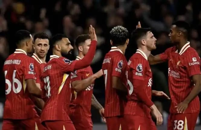 Penggawa Liverpool merayakan gol dalam laga pelan keenam Liga Inggris
