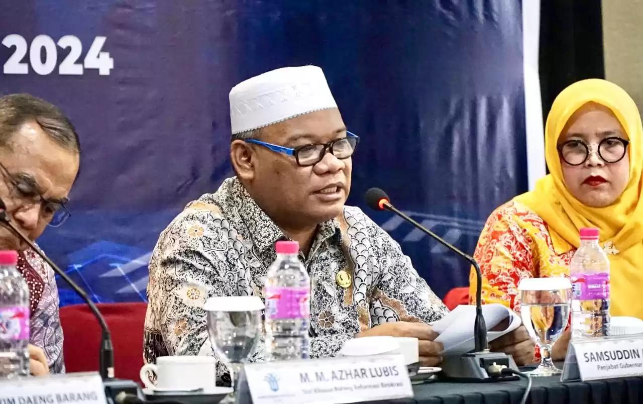 Penjabat Gubernur Maluku Utara, Samsuddin Abdul Kadir saat memberikan sambutan pada Rakorda Kajian Hilirisasi Investasi Strategi Sektor Mineral dan Batubara Tahun 2024 di Bela Sahid Hotel, Ternate, Kamis (25/7/2024) (Foto: Biro Adpim)