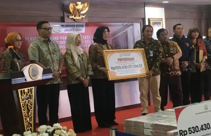 Penyerahan uang rampasan kasus judi online ke kas negara