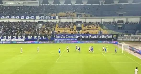 Persib vs Borneo FC