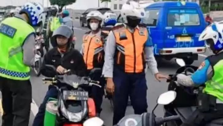 Petugas Gabungan Razia