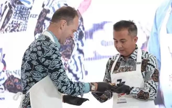 Pj Gubernur Jabar Bey Machmudin bersama Dubes Inggris