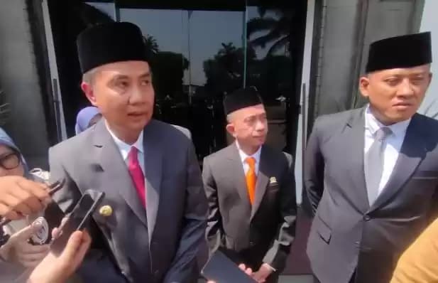 Pj Gubernur Jabar Bey Machmudin memberikan keterangan usai pelantikan Pj Wali Kota Bandung