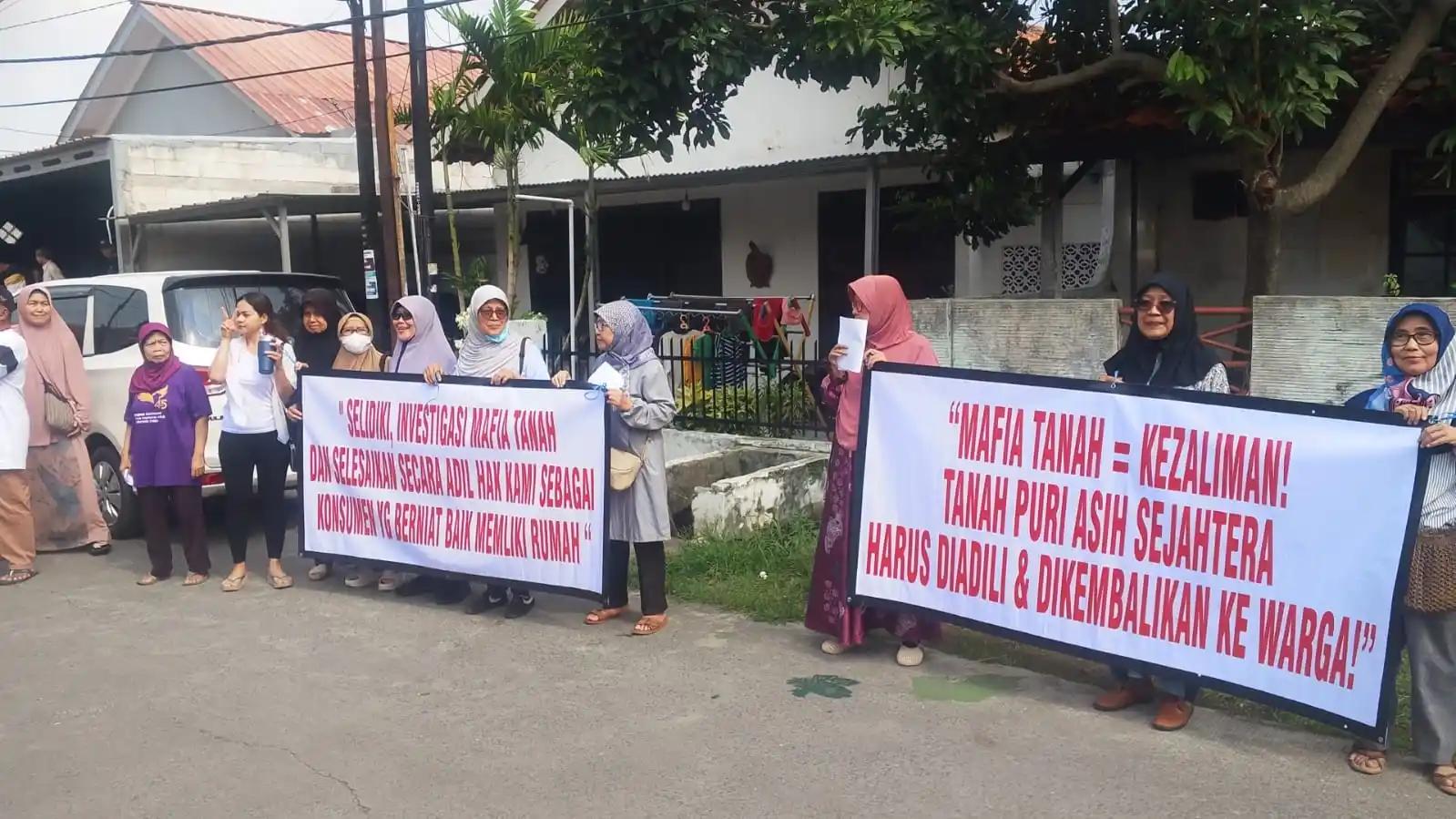 PN Bekasi Cek Lokasi Sengketa Lahan di Puri Asih Sejahtera, Warga Klaim Sudah Lunasi Pembelian Sejak 1980-an