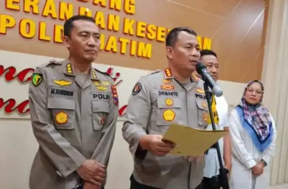 Polda Jatim saat mengumumkan hasil identifikasi sementara penemuan kerangka manusia