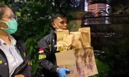 Polisi Geledah Rumah Terduga Pelaku Ledakan SMAN 72, Ini Barang-barang yang Disita