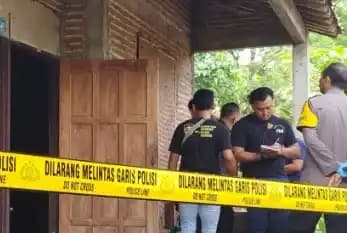 Polisi lakukan olah TKP anak bunuh ayah kandung