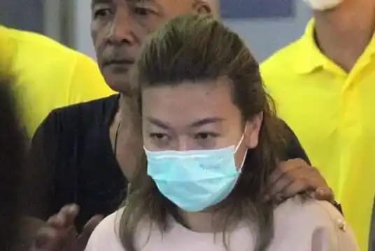 Polisi menangkap Sararat Rangsiwuthaporn di Bangkok pada April 2023.
