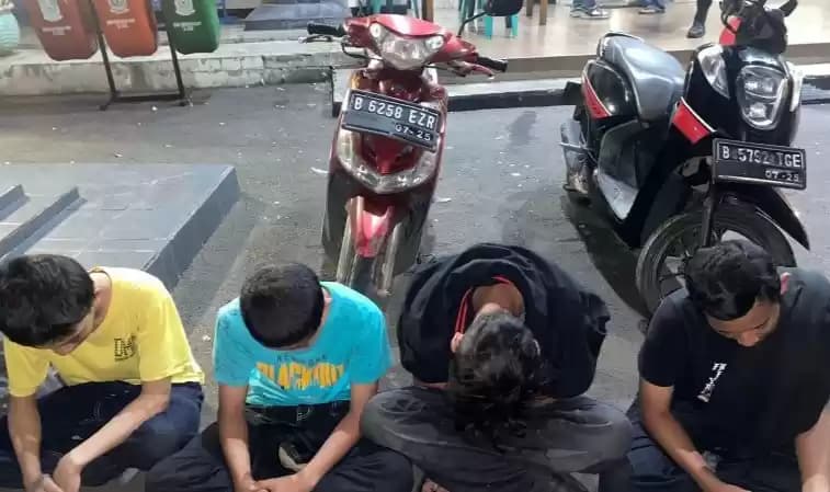 Polres Metro Bekasi menangkap empat pelaku tawuran