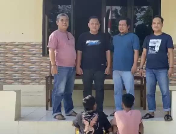 Polsek Jati Agung saat setelah berhasil menangkap pelaku pencurian besi kantor gubernur Lampung