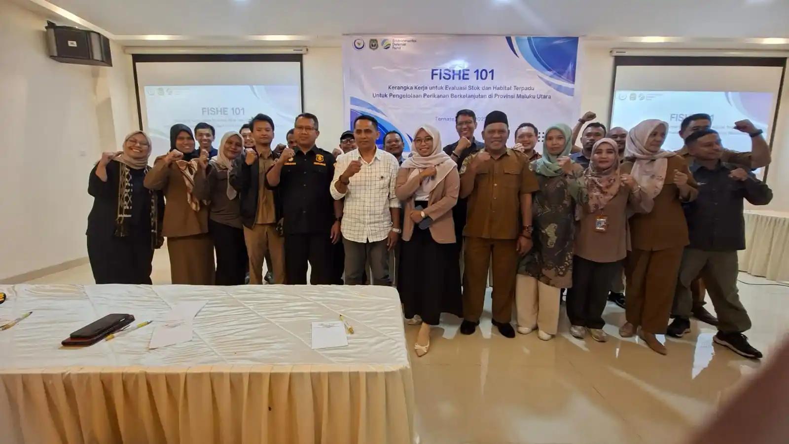 Pose bersama para peserta dan pemateri pelatihan FISHE