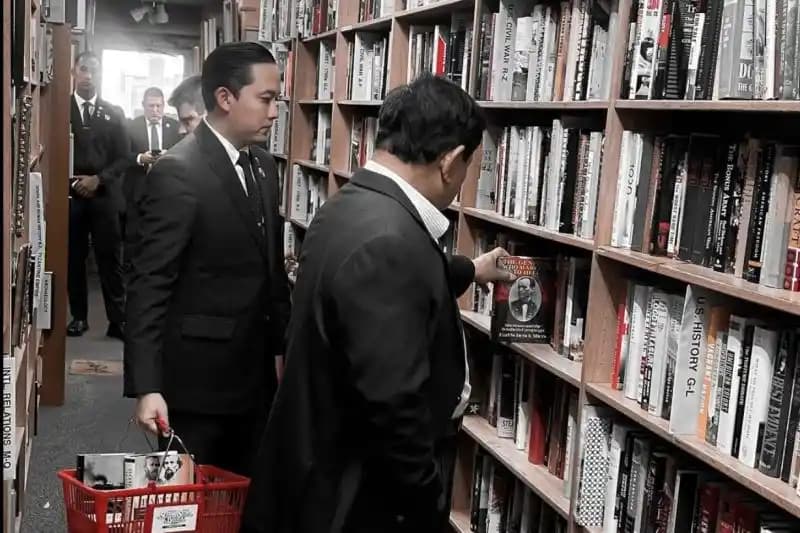 Prabowo ke toko buku