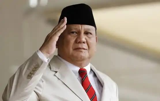 Prabowo Subianto Dasi Merah