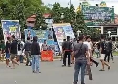 Prajurit TNI Angkatan Laut (AL) terlibat bentrok dengan anggota Brimob Polri