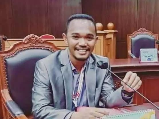 Praktisi Hukum Fadly