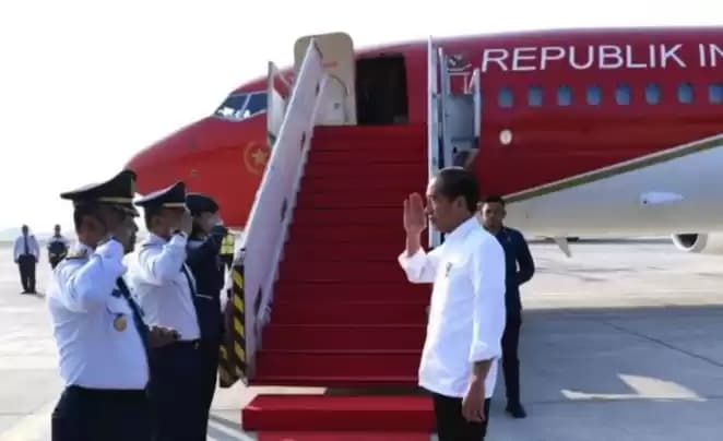 Presiden Joko Widodo saat akan bertolak ke Lampung dari Jakarta