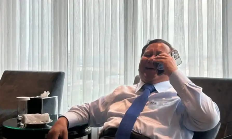 Presiden Prabowo saat berkomunikasi dengan Presiden AS, Donald Trump melalui sambungan telepon