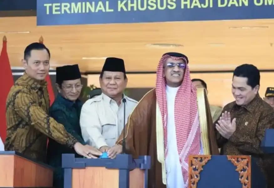 Presiden Prabowo saat peresmian Terminal Khusus Haji dan Umroh di Terminal 2F Bandara Internasional Soekarno-Hatta (Soetta), Tangerang, Banten, Minggu (4/5/2025)
