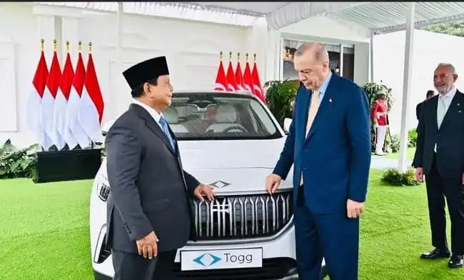 Presiden Turki Recep Tayyip Erdoğan Memberikan Hadiah Mobil Listrik Togg T10X ke Presiden RI Prabowo Subianto