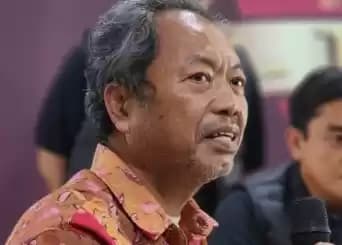 pria pemakan daging kucing