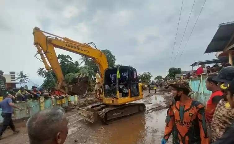 Proses Pencarian Korban Banjir di ternate