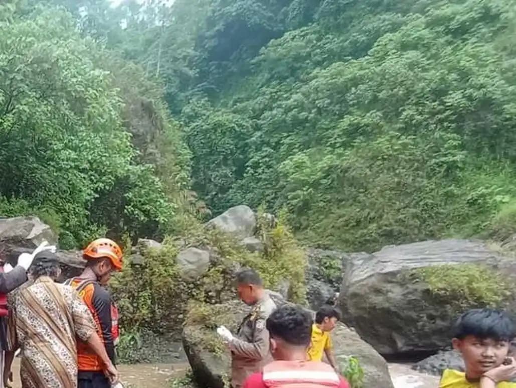 Proses Pencarian Mahasiswa KKN UIN Walisongo yang hanyut di Tubing Genting