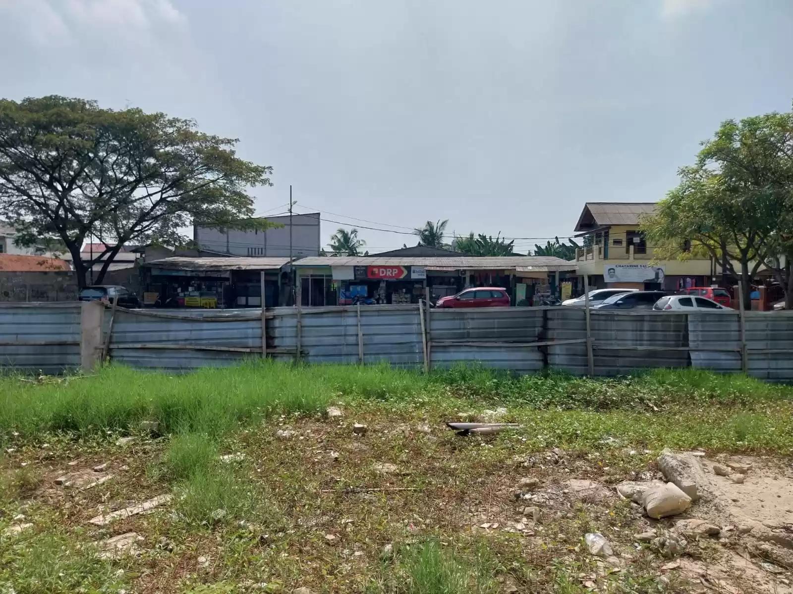 Proyek GOR Tanah Tinggi, Kota Tangerang, diambil dari berbagai sudut. Dianggarkan biaya pembangunan Rp 3,4 miliar tapi mangkrak baru sekitar 30 persen. (Foto: MI/ Selamat Saragih)