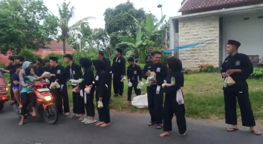 PSHT Ranting Kanigoro Bagikan 1000 Takjil, Perkuat Persaudaraan dan Kamtibmas