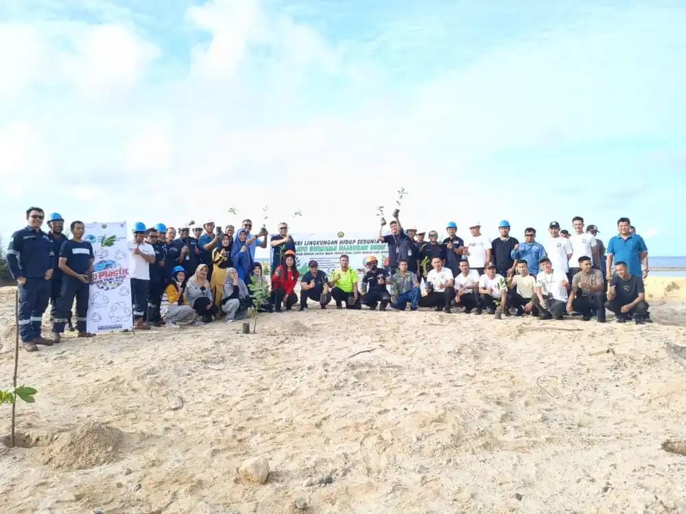 PT Timah Tanam Ratusan Pohon di Kabupaten Bangka Barat
