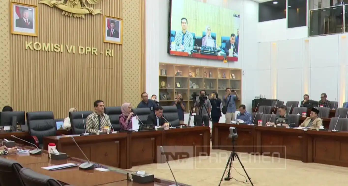 Rapat Dengar Pendapat Komisi VI DPR RI yang membahas impor 105 ribu pikap India untuk program Kopdes Merah Putih