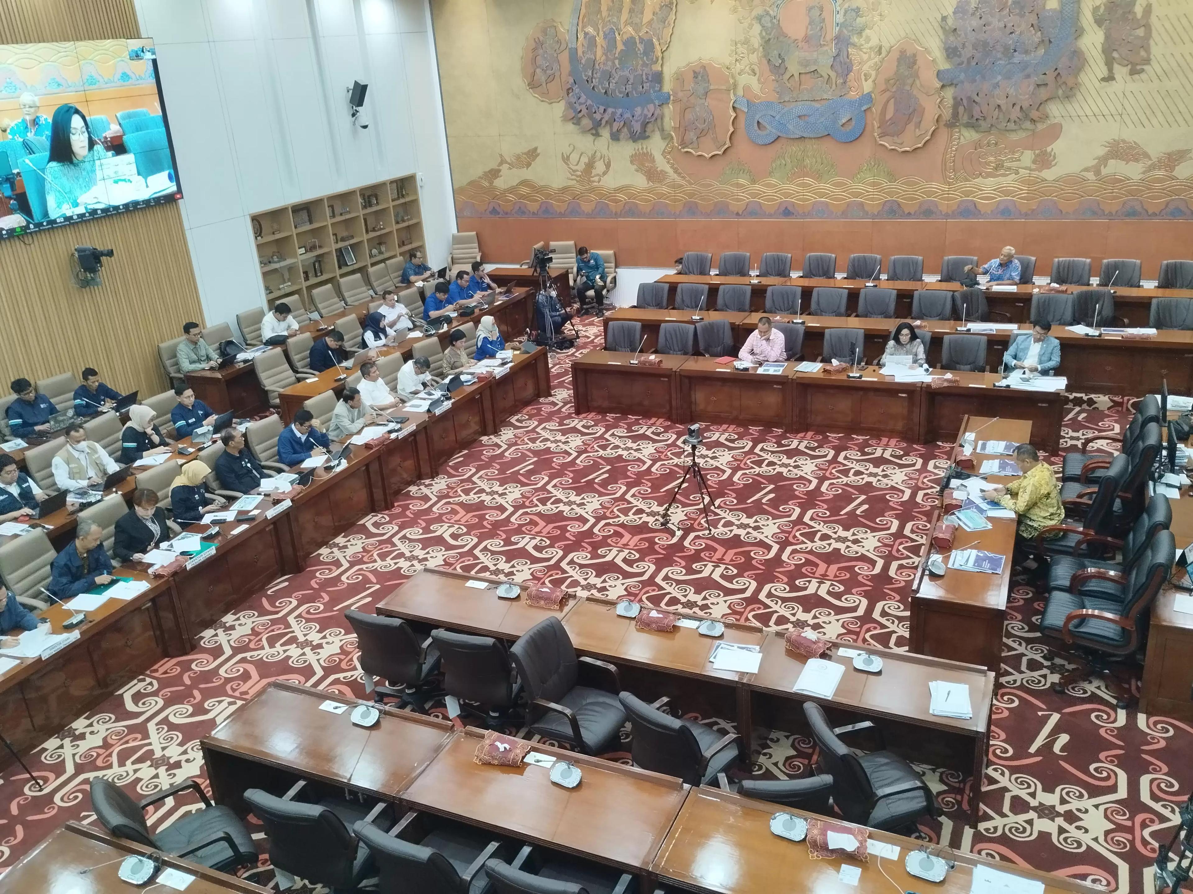 Rapat dengar pendapat (RDP) Komisi VI dengan BUMN jasa logistik terkait kesiapan menghadapi mudik hari raya Idul Fitri 2024 (Foto: MI/Dhanis)