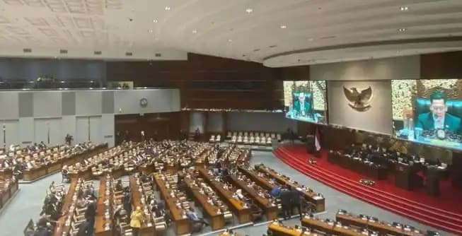 Rapat Paripurna Pengesahan RUU Minerba jadi UU