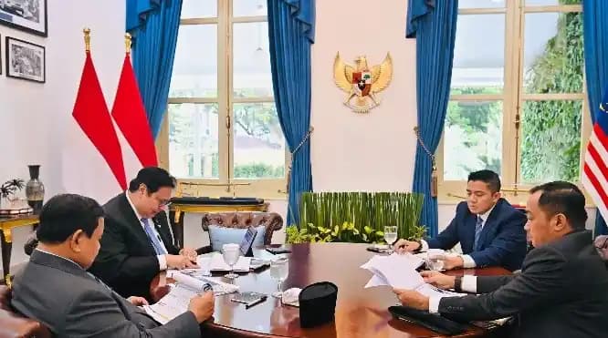 Rapat terbatas dengan Presiden Prabowo Subianto