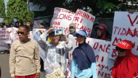 Ratusan pelaku usaha perikanan dan nelayan Cilacap demo tolak VMS