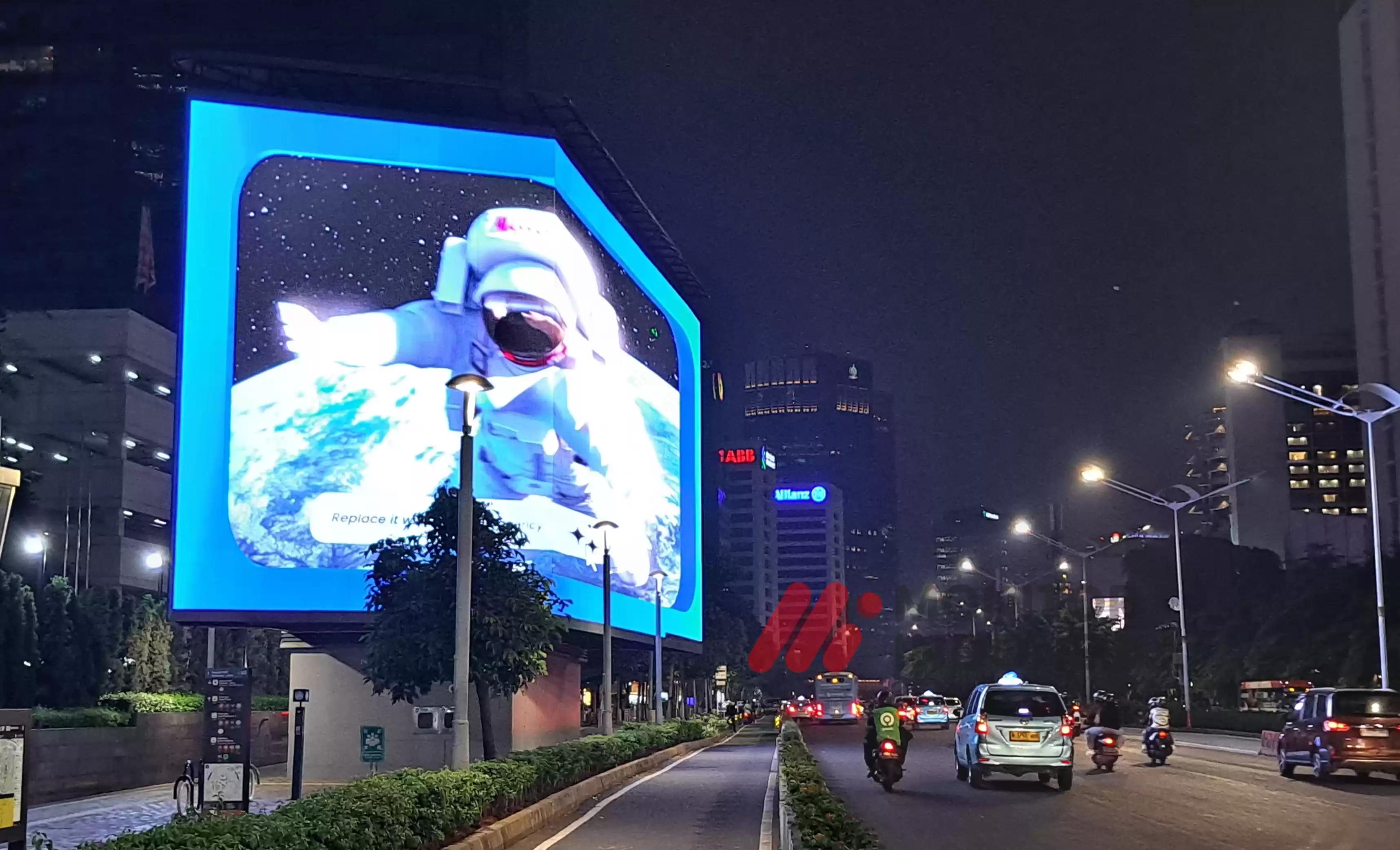 Reklame Videotron di Sudirman