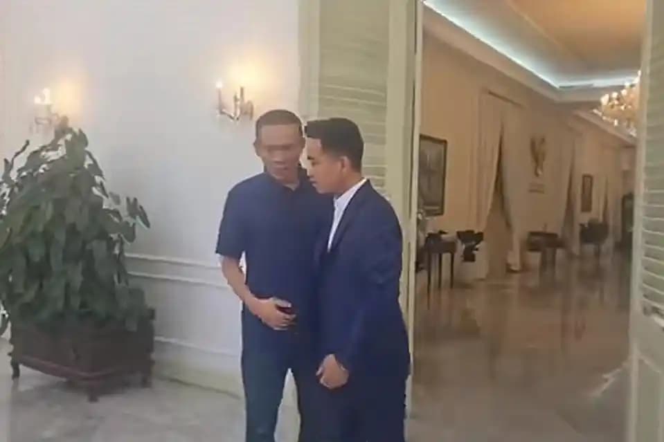 Rismon Hasiholan Sianipar bertemu dengan Wakil Presiden Gibran Rakabuming Raka di Istana Wakil Presiden, Jakarta